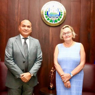 Presidente de la CSJ recibe visita de alta funcionaria de la ONU